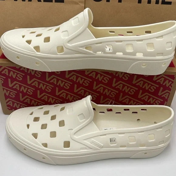 Vans Men’s Slip-On Trk Marshmallow
VN0A5HF8FS8
Sneakers - Picture 2 of 16